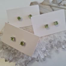 Load image into Gallery viewer, Peridot Stud Ear-ring