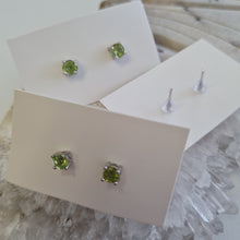Load image into Gallery viewer, Peridot Stud Ear-ring