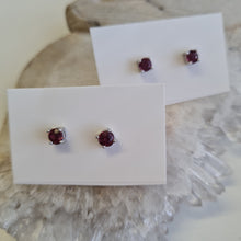 Load image into Gallery viewer, Garnet Stud Ear-ring
