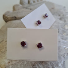 Load image into Gallery viewer, Garnet Stud Ear-ring