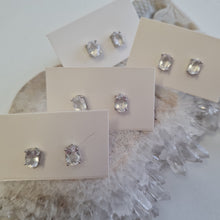 Load image into Gallery viewer, Clear Quartz Stud Ear-ring