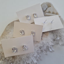 Load image into Gallery viewer, Clear Quartz Stud Ear-ring