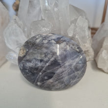 Load image into Gallery viewer, Purple Chalcedony Palmstone
