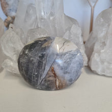 Load image into Gallery viewer, Purple Chalcedony Palmstone