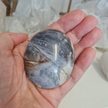 Load image into Gallery viewer, Purple Chalcedony Palmstone