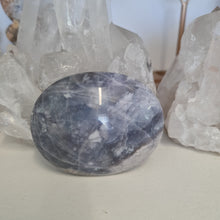 Load image into Gallery viewer, Purple Chalcedony Palmstone