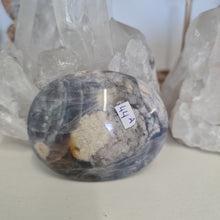 Load image into Gallery viewer, Purple Chalcedony Palmstone