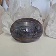 Load image into Gallery viewer, Purple Chalcedony Palmstone