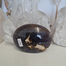 Load image into Gallery viewer, Purple Chalcedony Palmstone