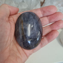 Load image into Gallery viewer, Purple Chalcedony Palmstone