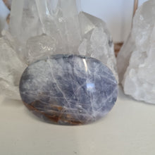 Load image into Gallery viewer, Purple Chalcedony Palmstone