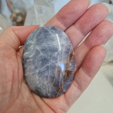 Load image into Gallery viewer, Purple Chalcedony Palmstone