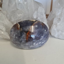 Load image into Gallery viewer, Purple Chalcedony Palmstone