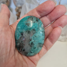 Load image into Gallery viewer, Amazonite and Smoky Quartz Palmstone