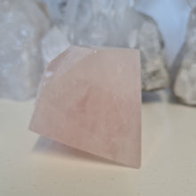 Load image into Gallery viewer, Rose Quartz Faceted Diamond