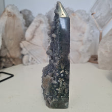 Load image into Gallery viewer, Grape Agate Tower