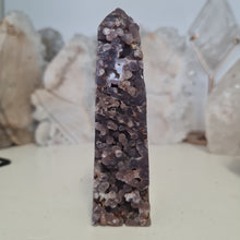 Load image into Gallery viewer, Grape Agate Tower