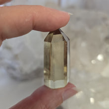 Load image into Gallery viewer, Citrine Point