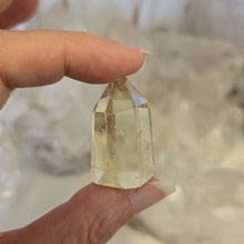 Load image into Gallery viewer, Citrine Point