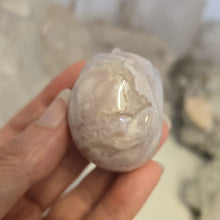 Load image into Gallery viewer, Flower Agate Skull