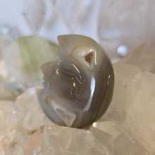 Load image into Gallery viewer, Agate Moon Face