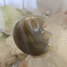 Load image into Gallery viewer, Agate Moon Face