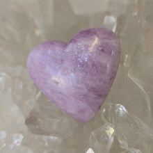 Load image into Gallery viewer, Kunzite Heart