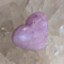 Load image into Gallery viewer, Kunzite Heart