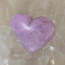Load image into Gallery viewer, Kunzite Heart