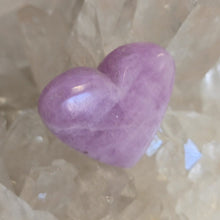 Load image into Gallery viewer, Kunzite Heart