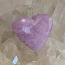 Load image into Gallery viewer, Kunzite Heart