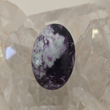 Load image into Gallery viewer, Kammererite Palmstone