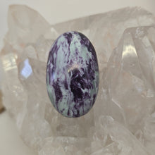 Load image into Gallery viewer, Kammererite Palmstone