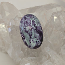 Load image into Gallery viewer, Kammererite Palmstone
