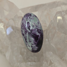 Load image into Gallery viewer, Kammererite Palmstone