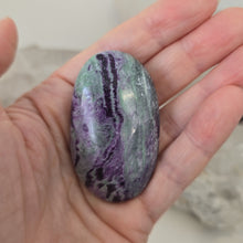 Load image into Gallery viewer, Kammererite Palmstone