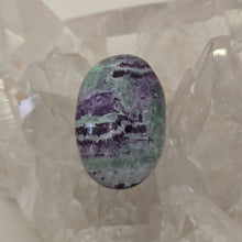 Load image into Gallery viewer, Kammererite Palmstone