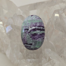 Load image into Gallery viewer, Kammererite Palmstone