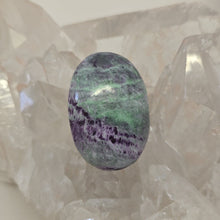 Load image into Gallery viewer, Kammererite Palmstone