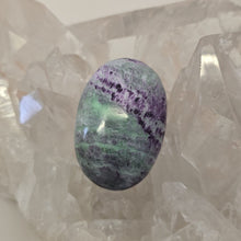 Load image into Gallery viewer, Kammererite Palmstone