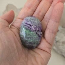 Load image into Gallery viewer, Kammererite Palmstone