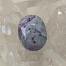 Load image into Gallery viewer, Kammererite Palmstone