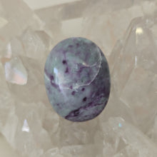 Load image into Gallery viewer, Kammererite Palmstone