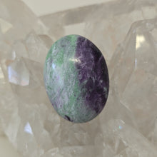 Load image into Gallery viewer, Kammererite Palmstone