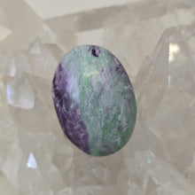 Load image into Gallery viewer, Kammererite Palmstone
