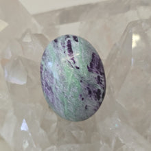Load image into Gallery viewer, Kammererite Palmstone