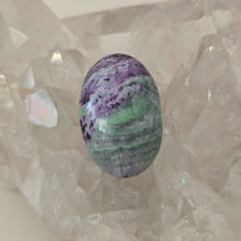 Load image into Gallery viewer, Kammererite Palmstone