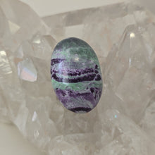 Load image into Gallery viewer, Kammererite Palmstone