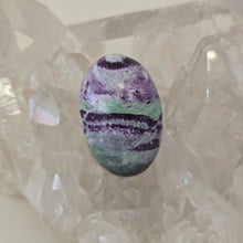 Load image into Gallery viewer, Kammererite Palmstone