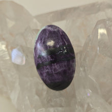 Load image into Gallery viewer, Kammererite Palmstone